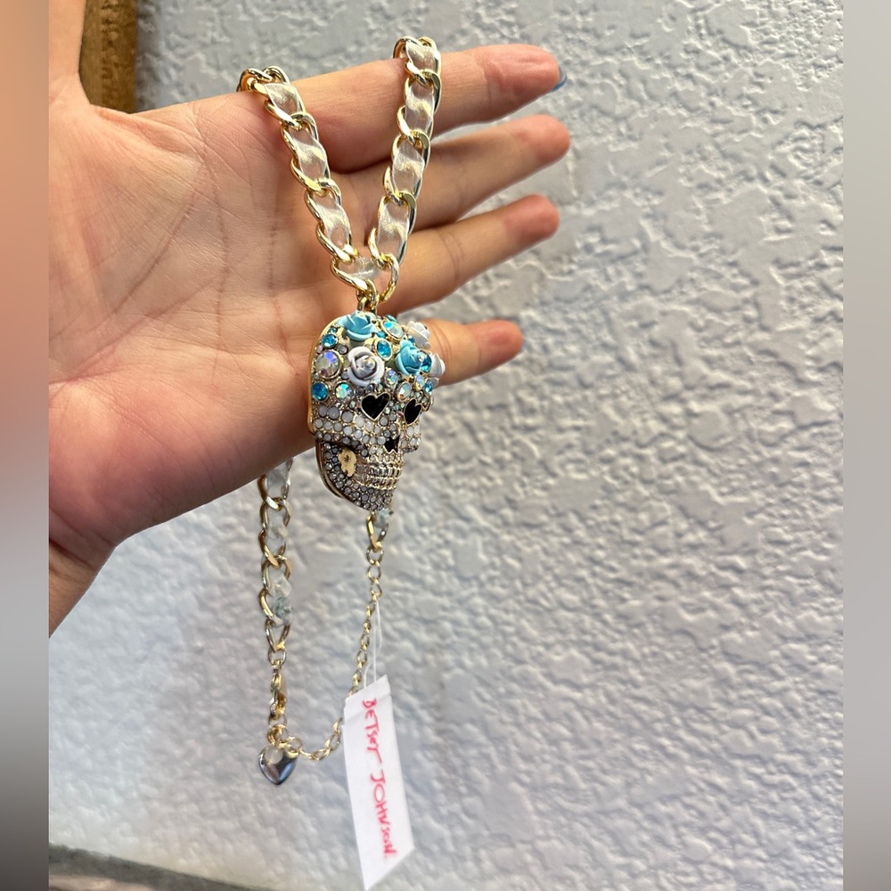 Betsey Johnson gold/white Ribbon Chain necklace. Crystal Sugar Skull Pendant - Picture 5 of 7